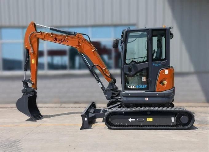 AGT CFG‑40UF 4‑Ton Mini Excavator – Kubota D1703 Diesel | EPA Certified