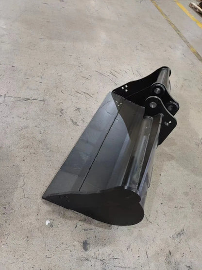 TYPHON 2.5 Ton Mini Excavator Attachment Plain Bucket 800mm 31" Mud Bucket