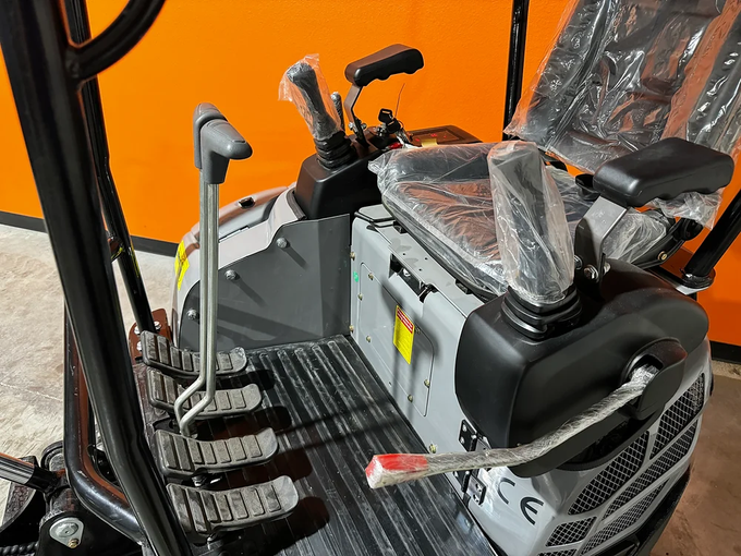 KYMRON® YH20D Mini Excavator (w/ Kubota D722 Engine)