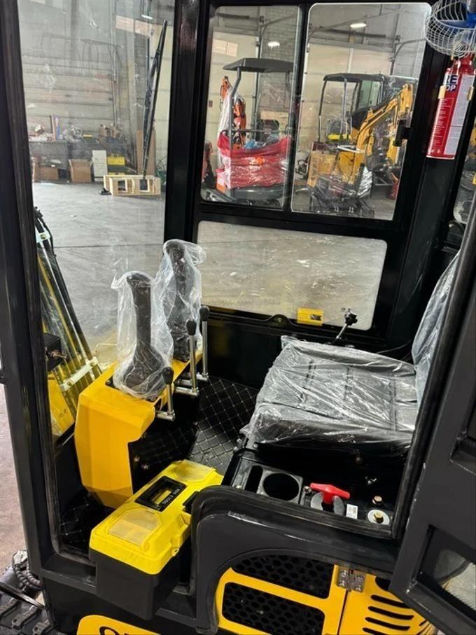 AGT QH13R 1‑Ton Gasoline Mini Excavator with Enclosed Cab