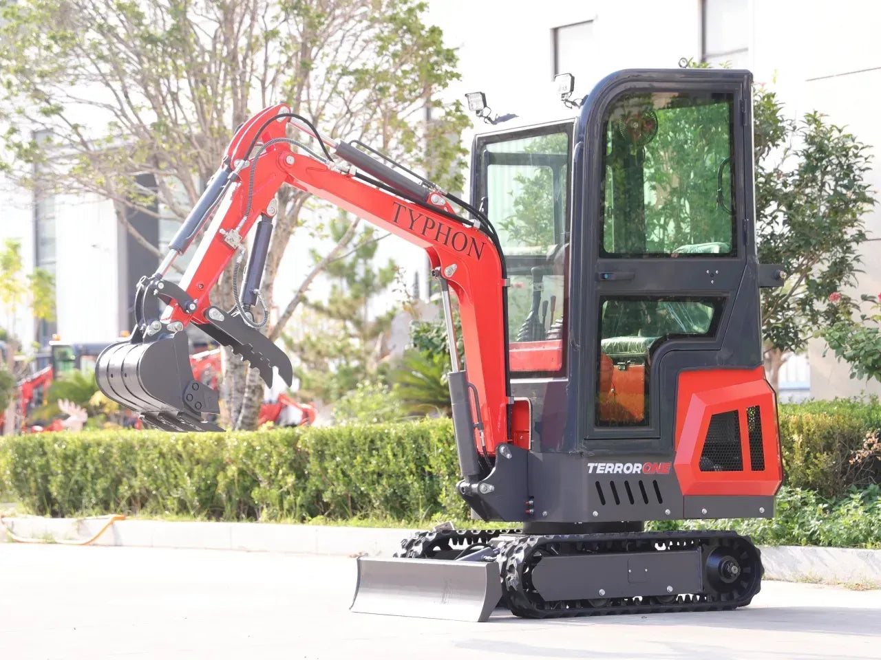 TYPHON TERROR ONE Mini Excavator – 1.1 Ton Trench Digger with Cabin, Hydraulic Thumb Clip, Hydraulic Oil Cooler, 13.5hp B&amp;S Engine USA