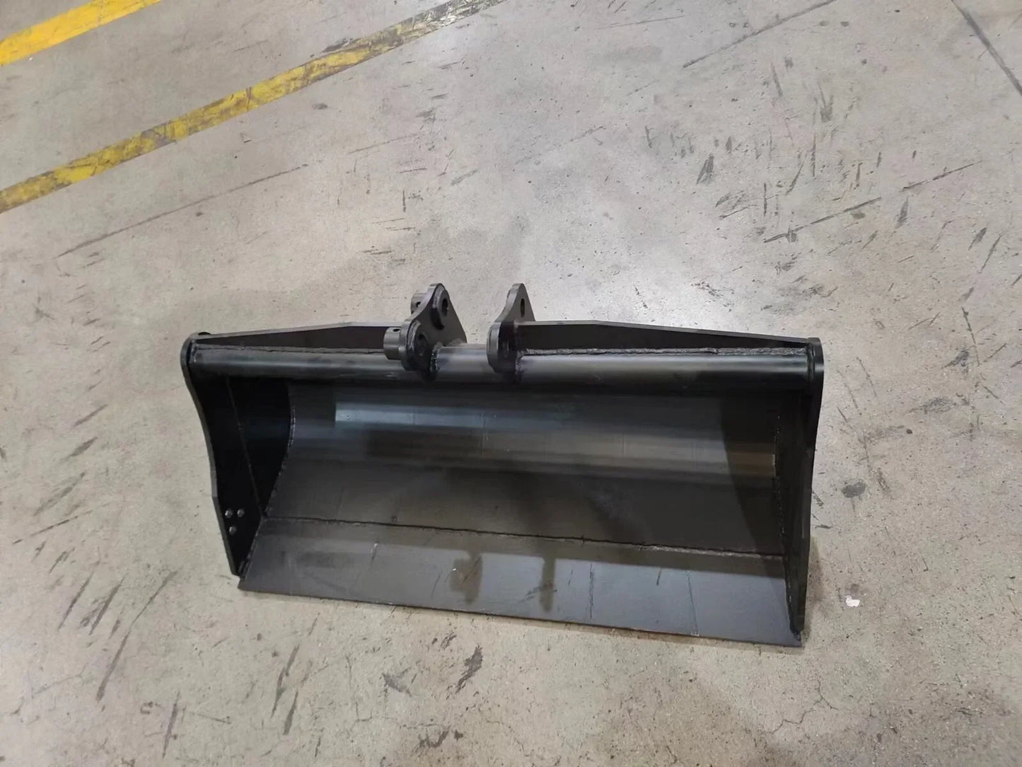 TYPHON 2.5 Ton Mini Excavator Attachment Plain Bucket 800mm 31" Mud Bucket