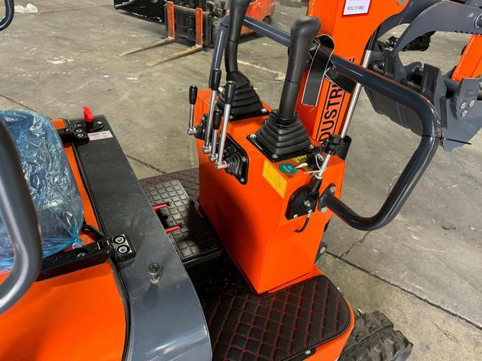 AGT Rato 1-Ton Mini Excavator – 13.5 HP Gasoline Engine by Machinerylol