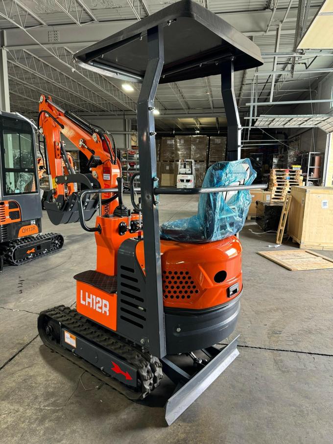 AGT Rato 1-Ton Mini Excavator – 13.5 HP Gasoline Engine by Machinerylol